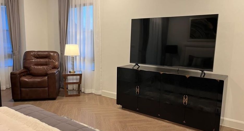 For rent 4 bedrooms house in Mueang Samut Prakan, Samut Prakan