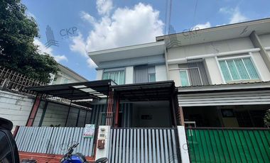 À vendre 3 chambres maison de ville à Khlong Sam Wa, Bangkok