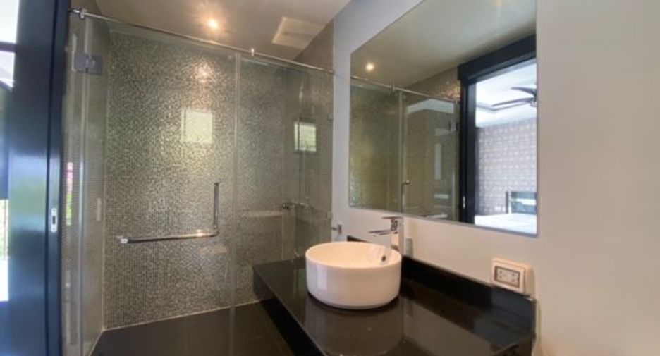For sale 4 bedrooms villa in Mueang Phuket, Phuket