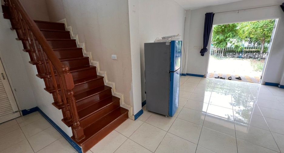 For rent 3 bed house in Mueang Pathum Thani, Pathum Thani