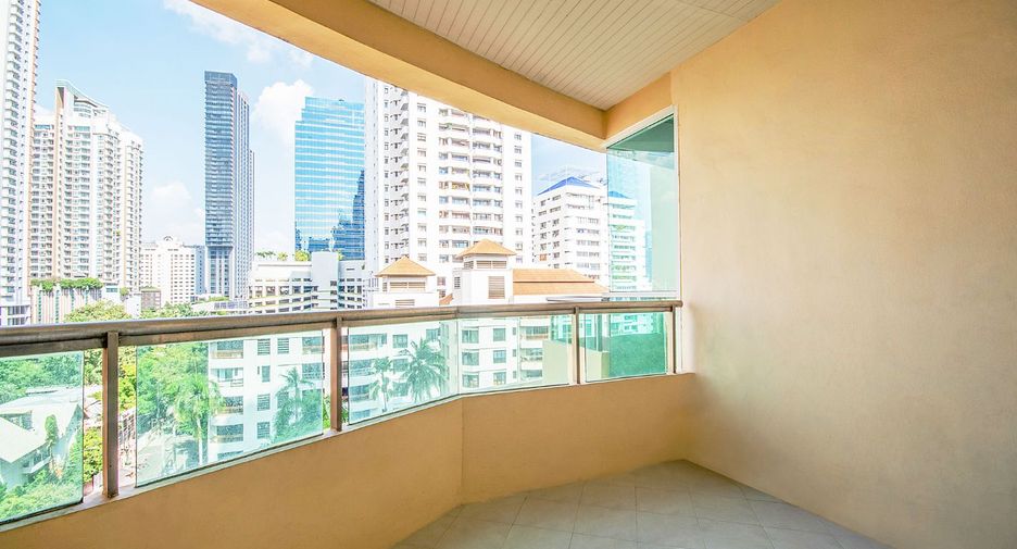 For rent 4 bedrooms condo in Watthana, Bangkok