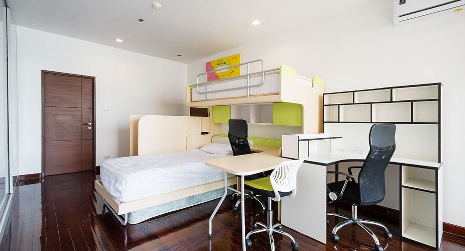 For rent 4 bedrooms condo in Watthana, Bangkok