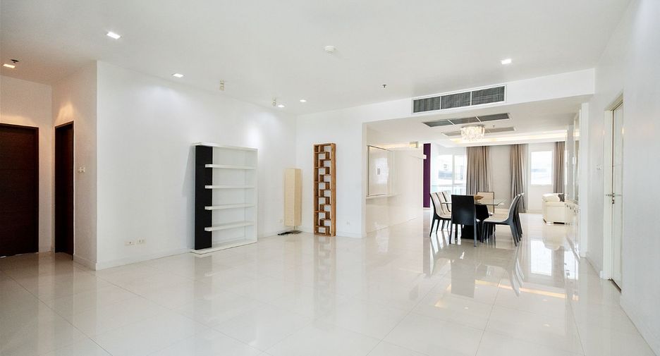 For rent 4 bedrooms condo in Watthana, Bangkok