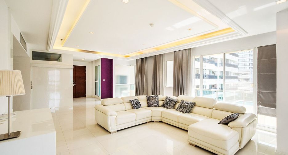 For rent 4 bedrooms condo in Watthana, Bangkok