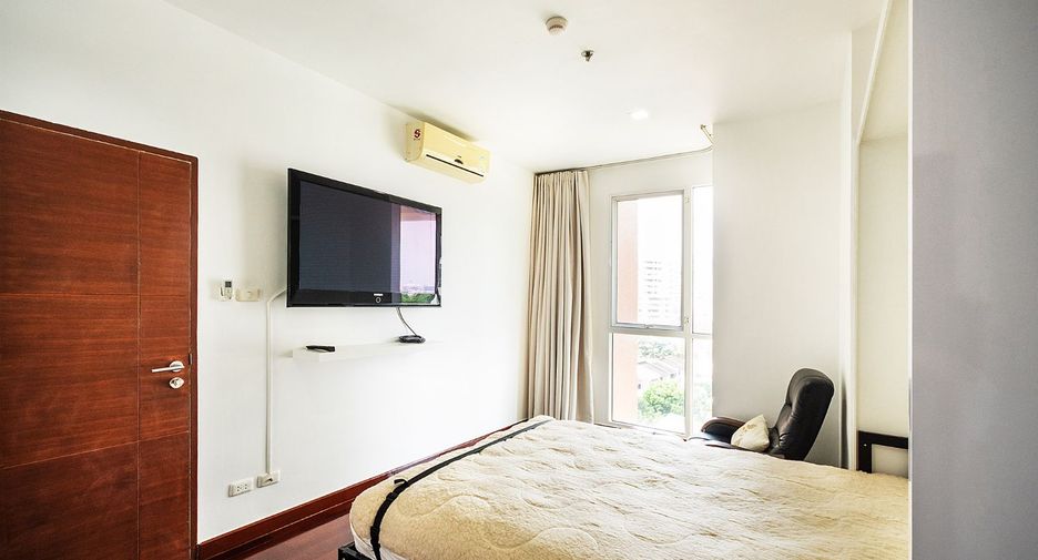 For rent 4 bedrooms condo in Watthana, Bangkok