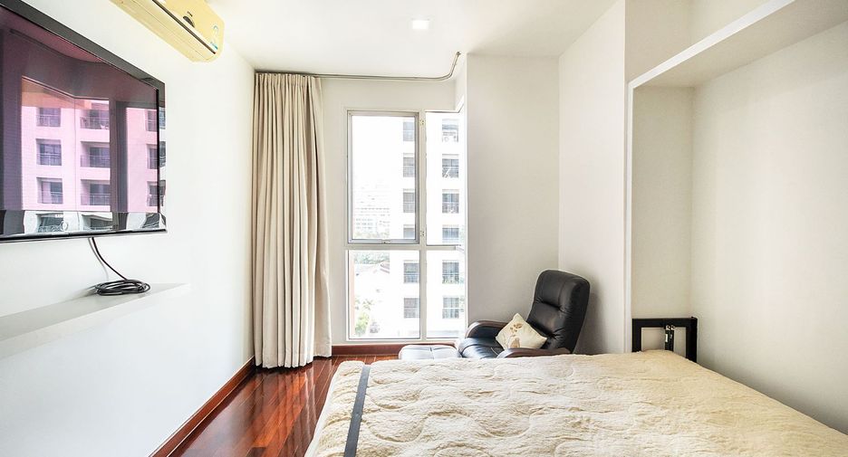 For rent 4 bedrooms condo in Watthana, Bangkok