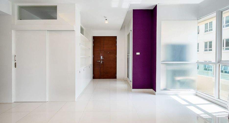 For rent 4 bedrooms condo in Watthana, Bangkok