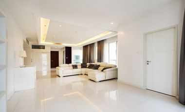 For rent 4 bedrooms condo in Watthana, Bangkok