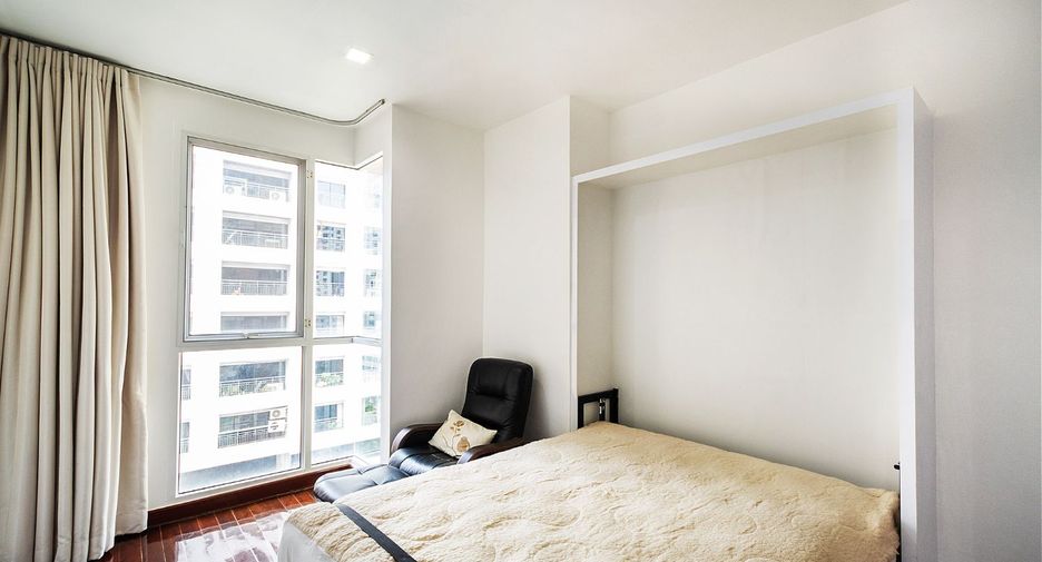 For rent 4 bedrooms condo in Watthana, Bangkok