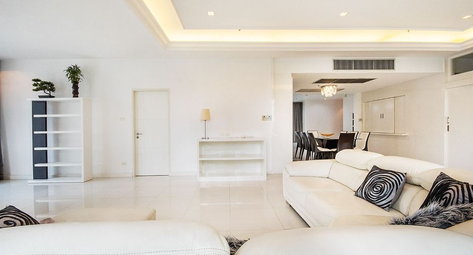 For rent 4 bedrooms condo in Watthana, Bangkok