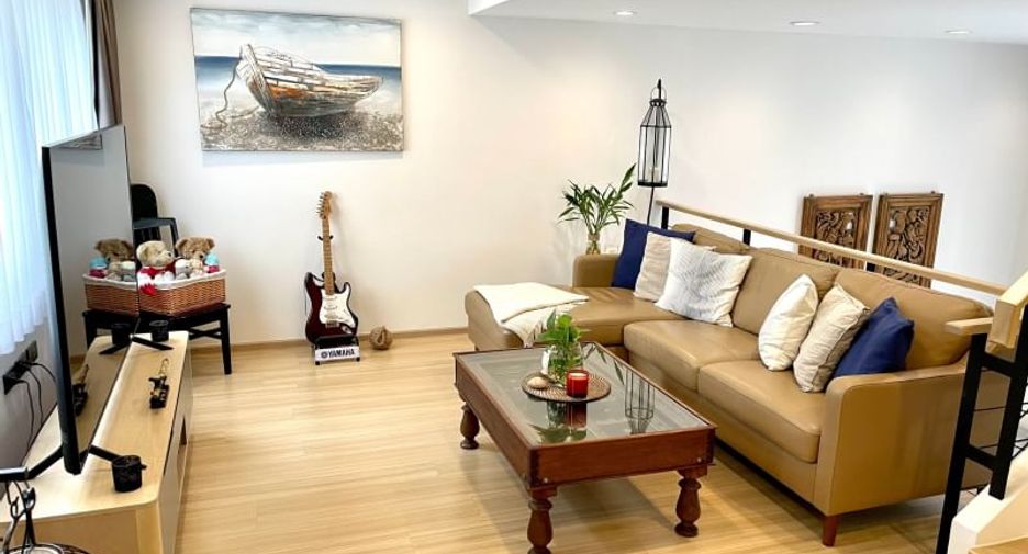 For rent 3 bedrooms townhouse in Suan Luang, Bangkok