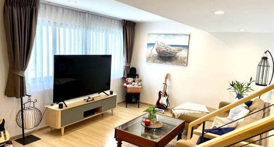 For rent 3 bedrooms townhouse in Suan Luang, Bangkok