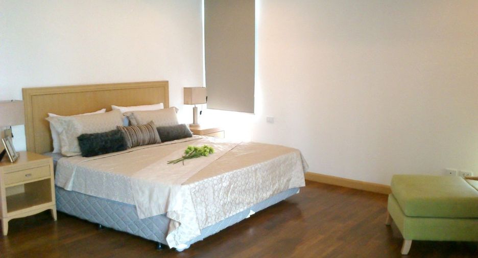 For rent 3 bedrooms condo in Khlong Toei, Bangkok