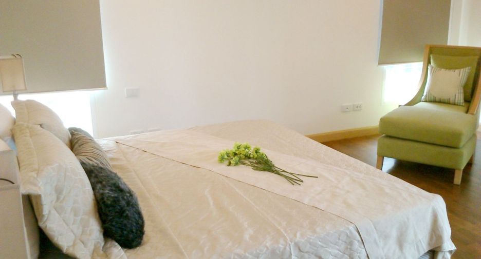 For rent 3 bedrooms condo in Khlong Toei, Bangkok