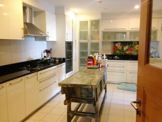 For rent 3 bedrooms condo in Khlong Toei, Bangkok