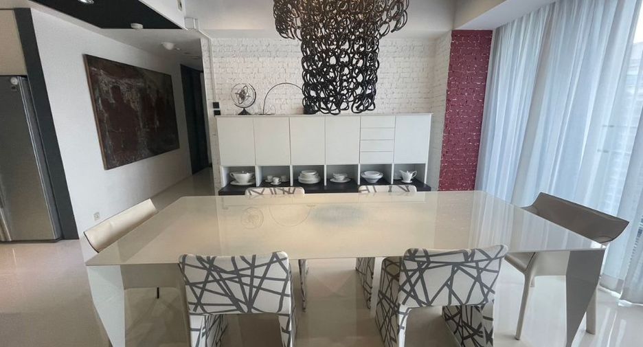 For rent 3 bedrooms condo in Sathon, Bangkok
