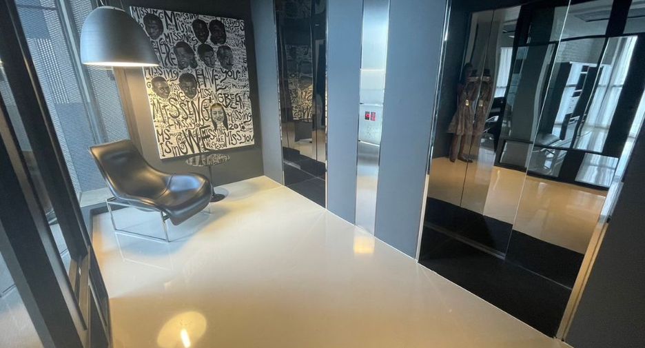 For rent 3 bedrooms condo in Sathon, Bangkok