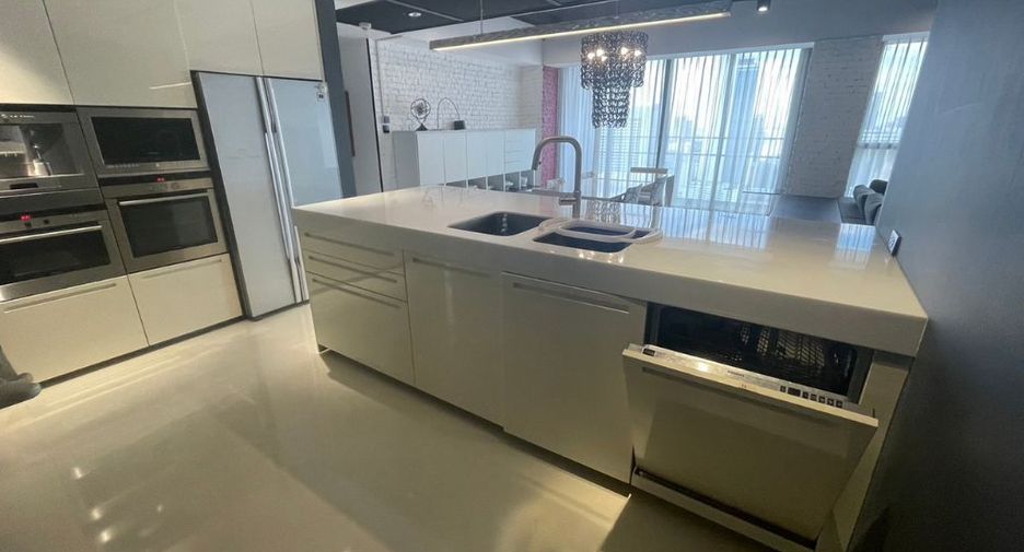 For rent 3 bedrooms condo in Sathon, Bangkok