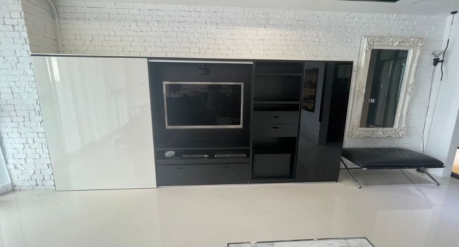For rent 3 bedrooms condo in Sathon, Bangkok
