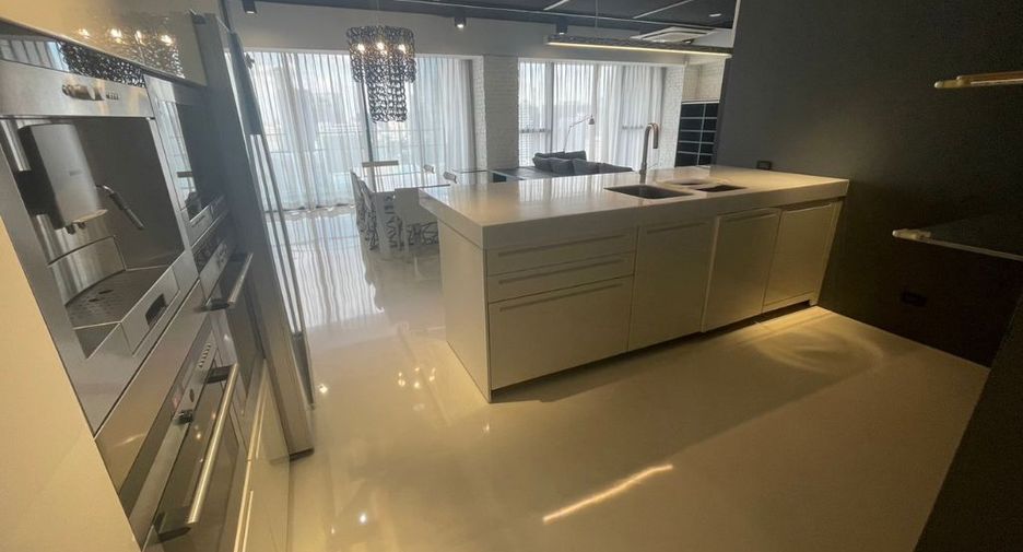 For rent 3 bedrooms condo in Sathon, Bangkok