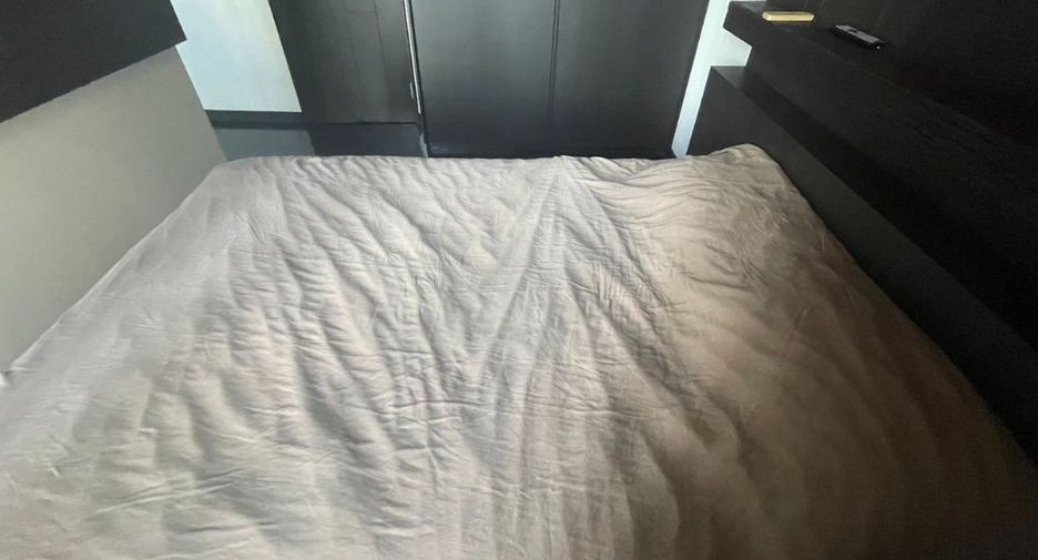 For rent 3 bedrooms condo in Sathon, Bangkok