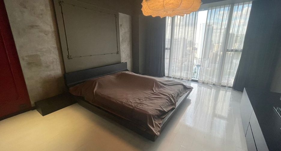For rent 3 bedrooms condo in Sathon, Bangkok