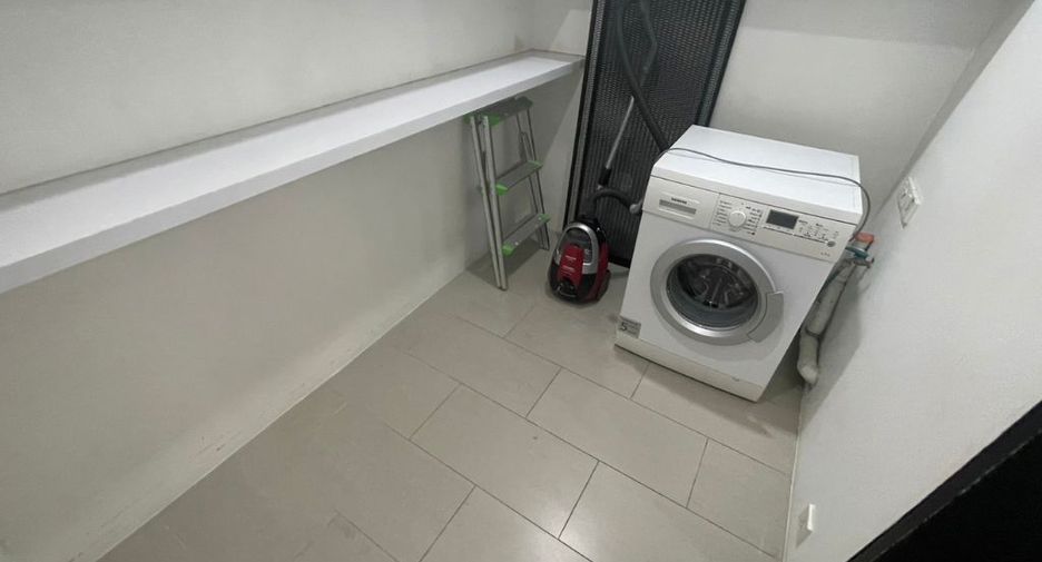 For rent 3 bedrooms condo in Sathon, Bangkok