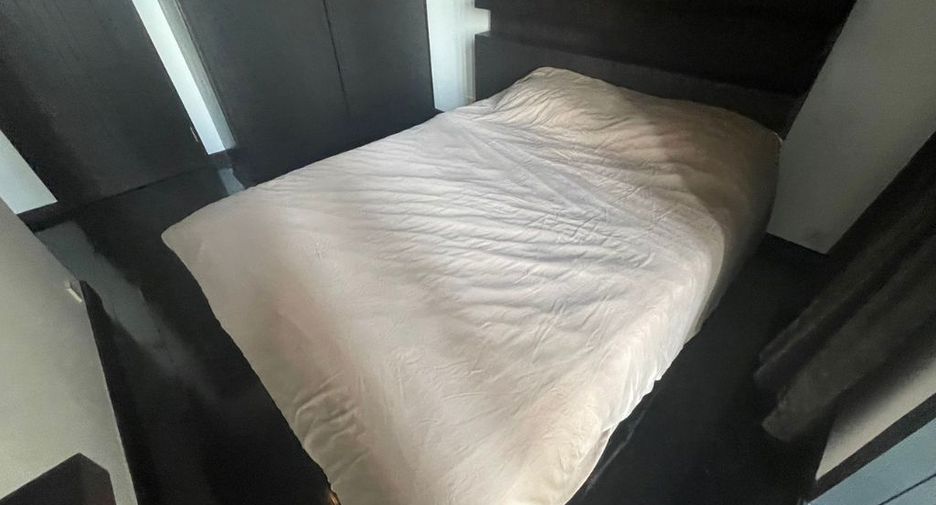 For rent 3 bedrooms condo in Sathon, Bangkok