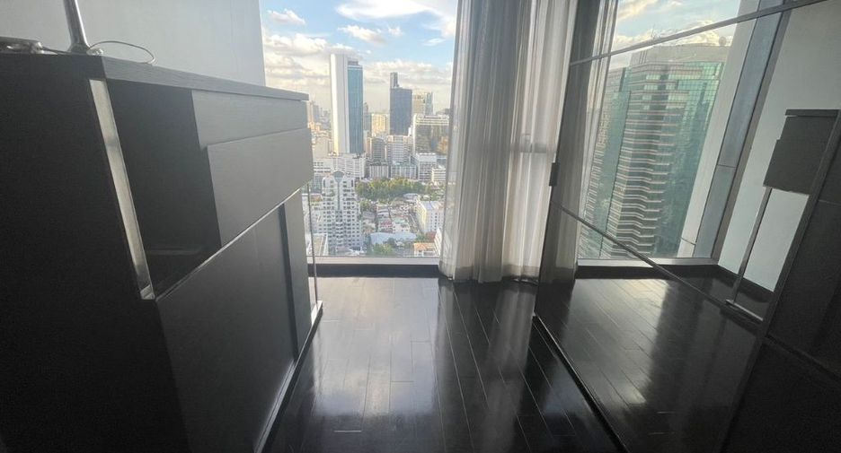 For rent 3 bedrooms condo in Sathon, Bangkok