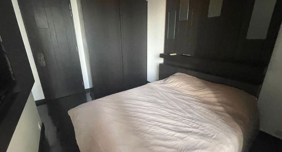 For rent 3 bedrooms condo in Sathon, Bangkok