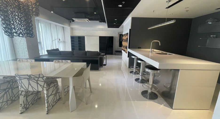 For rent 3 bedrooms condo in Sathon, Bangkok