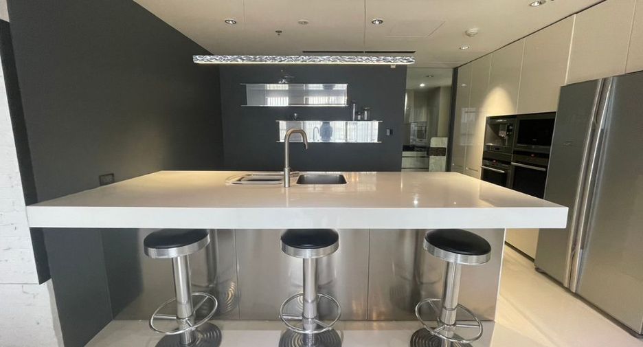 For rent 3 bedrooms condo in Sathon, Bangkok