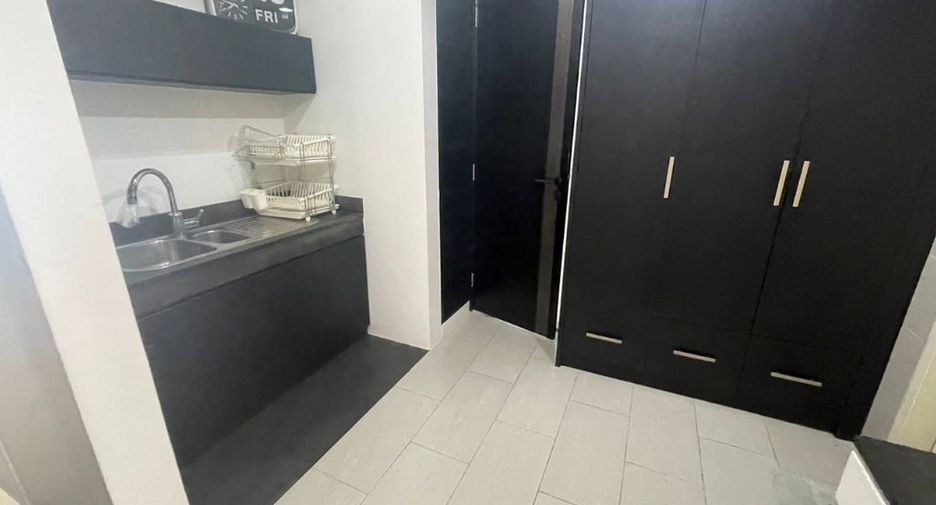 For rent 3 bedrooms condo in Sathon, Bangkok