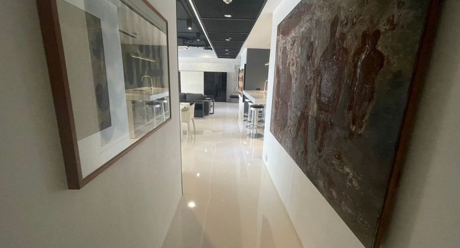 For rent 3 bedrooms condo in Sathon, Bangkok