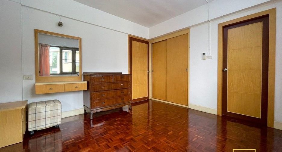 For rent 3 ベッドルーム apartment in Khlong Toei, Bangkok