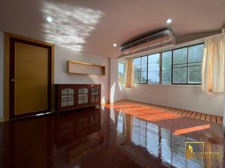 Apartamento en alquiler de 3 habitaciones en Khlong Toei, Bangkok