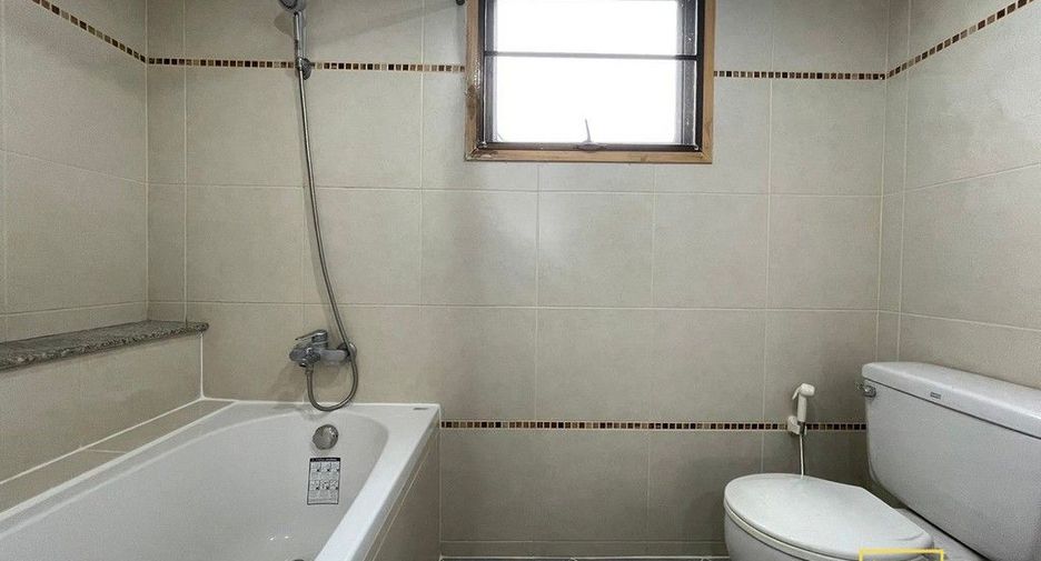 For rent 3 ベッドルーム apartment in Khlong Toei, Bangkok