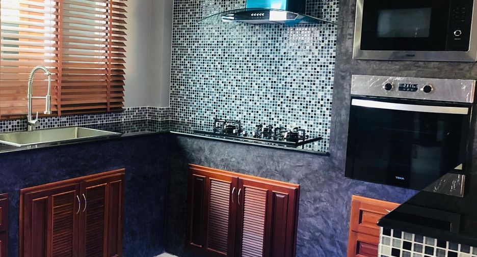 For rent and for sale 4 bedrooms villa in Mueang Phuket, Phuket