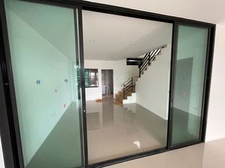 Gewerbefläche zum Kauf mit 2 Zimmer in Si Racha, Chonburi