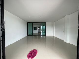 Gewerbefläche zum Kauf mit 2 Zimmer in Si Racha, Chonburi