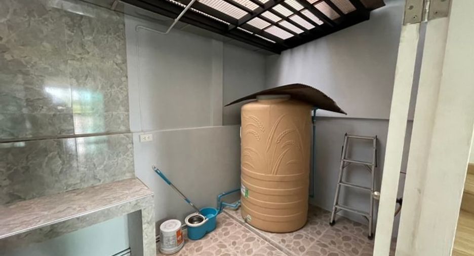 Продажа 2 спальни торговое помещение в Si Racha, Чонбури