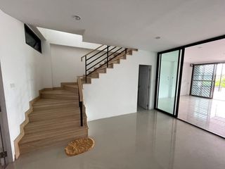 Gewerbefläche zum Kauf mit 2 Zimmer in Si Racha, Chonburi