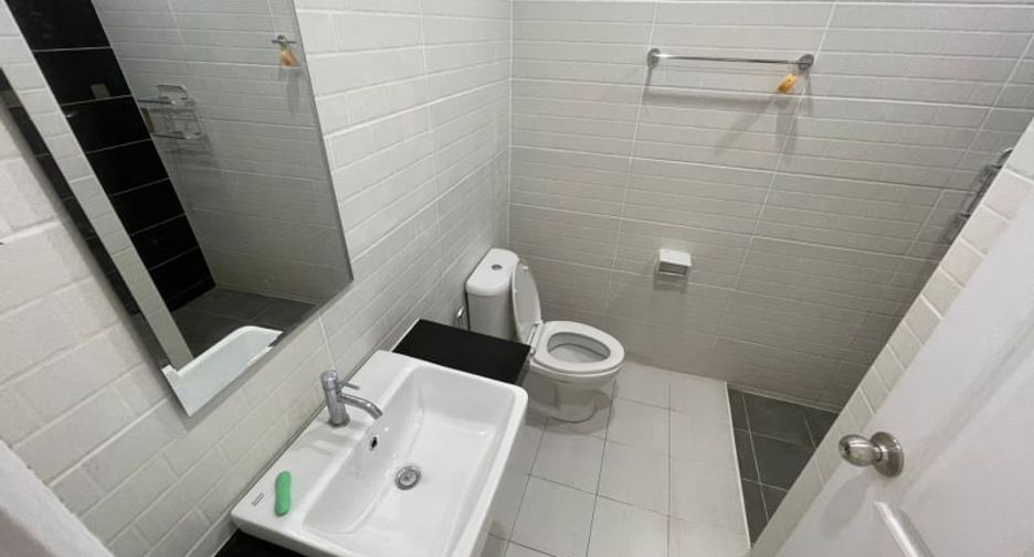 Продажа 2 спальни торговое помещение в Si Racha, Чонбури