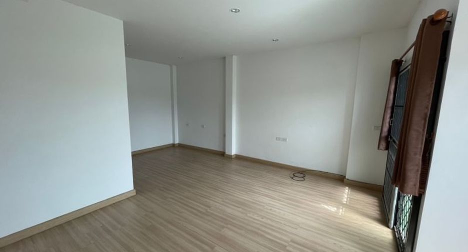 Продажа 2 спальни торговое помещение в Si Racha, Чонбури