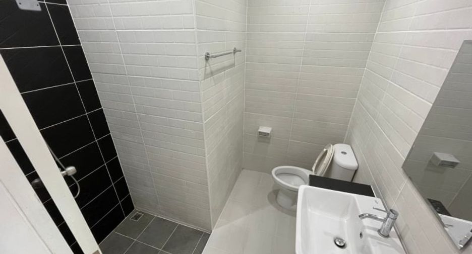 Продажа 2 спальни торговое помещение в Si Racha, Чонбури