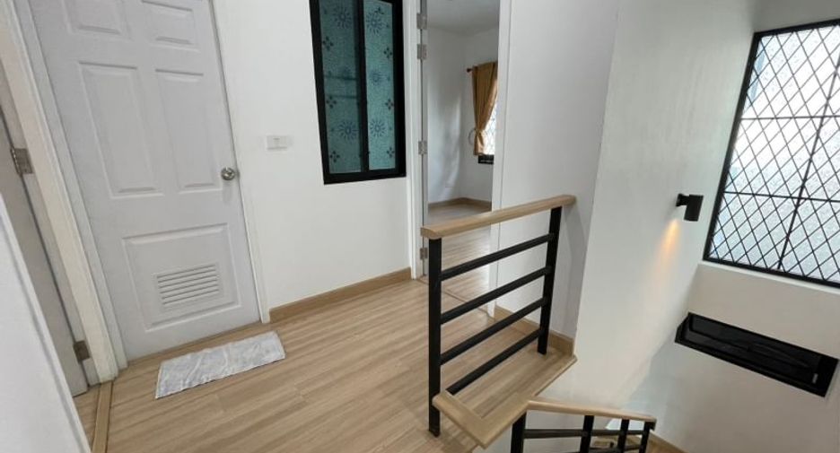 Продажа 2 спальни торговое помещение в Si Racha, Чонбури