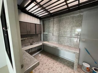 Gewerbefläche zum Kauf mit 2 Zimmer in Si Racha, Chonburi