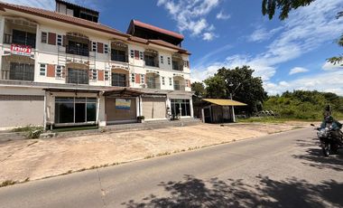 Local comercial en alquiler y en venta de 5 habitaciones en Si Racha, Chonburi