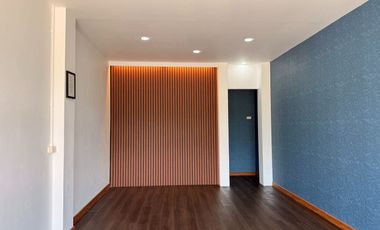 Local comercial en alquiler y en venta de 5 habitaciones en Si Racha, Chonburi