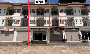 Local comercial en alquiler y en venta de 5 habitaciones en Si Racha, Chonburi